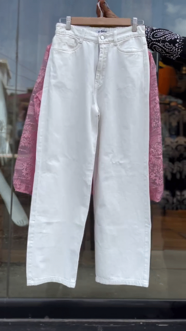 🌸 Elegant Pink Lace Top & White Pants Set 🤍 - Image 3