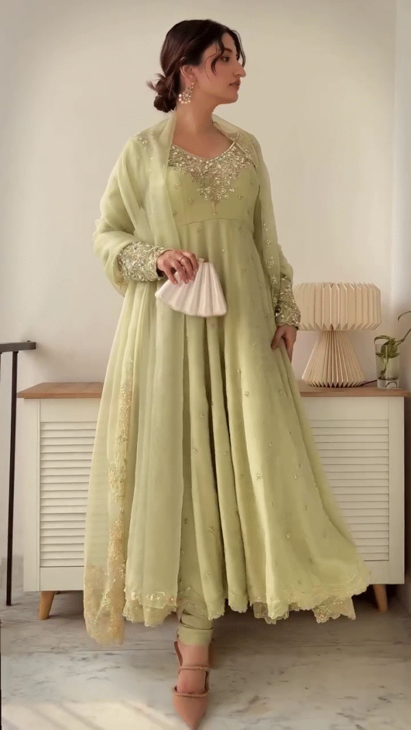 💚 Ethnic Charm – Light Green Festive Anarkali with Dupatta 🌸🌟