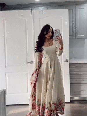 🌸 Ivory Elegance – Floral Embroidered Anarkali with Dupatta ✨💮