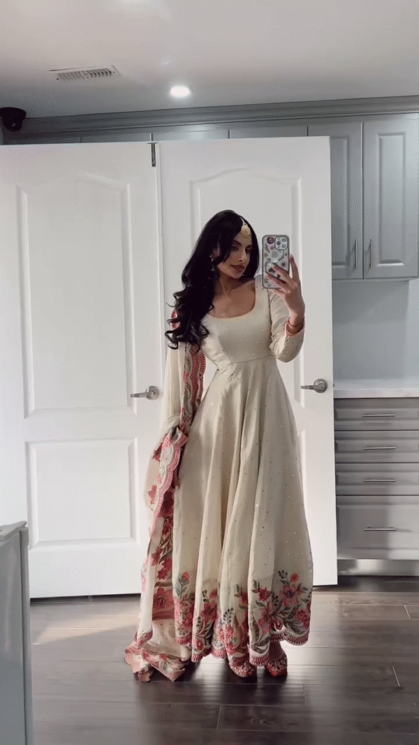 🌸 Ivory Elegance – Floral Embroidered Anarkali with Dupatta ✨💮