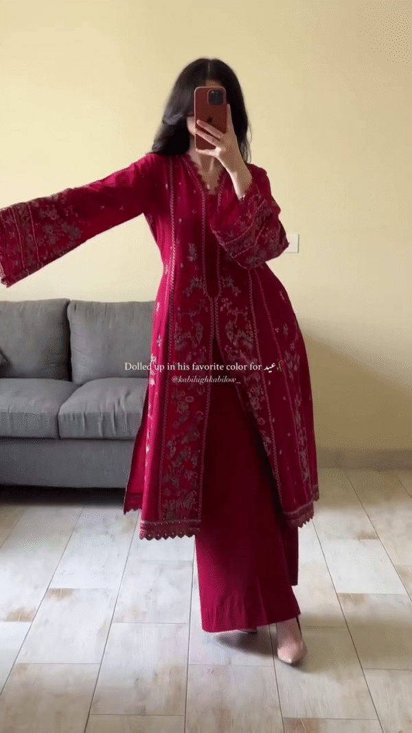 ❤️ Heritage Charm – Hand-Embroidered Maroon Kurta for Special Occasions
